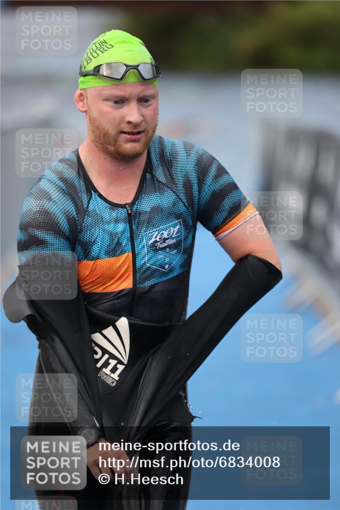 25.08.2024 - Elbe Triathlon Hamburg H.Heesch http://msf.ph/oto/6834008 25.08.2024 08:33:44 Schwimmen 33, 60, 61, 69 meine-sportfotos.de