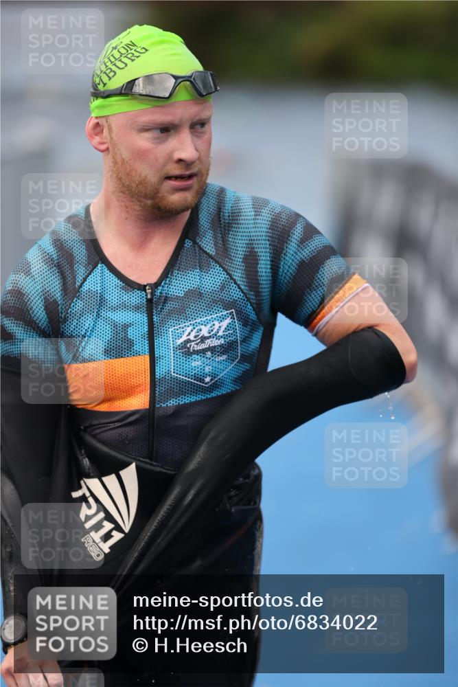 25.08.2024 - Elbe Triathlon Hamburg H.Heesch http://msf.ph/oto/6834022 25.08.2024 08:33:44 Schwimmen 33, 60, 61, 69 meine-sportfotos.de