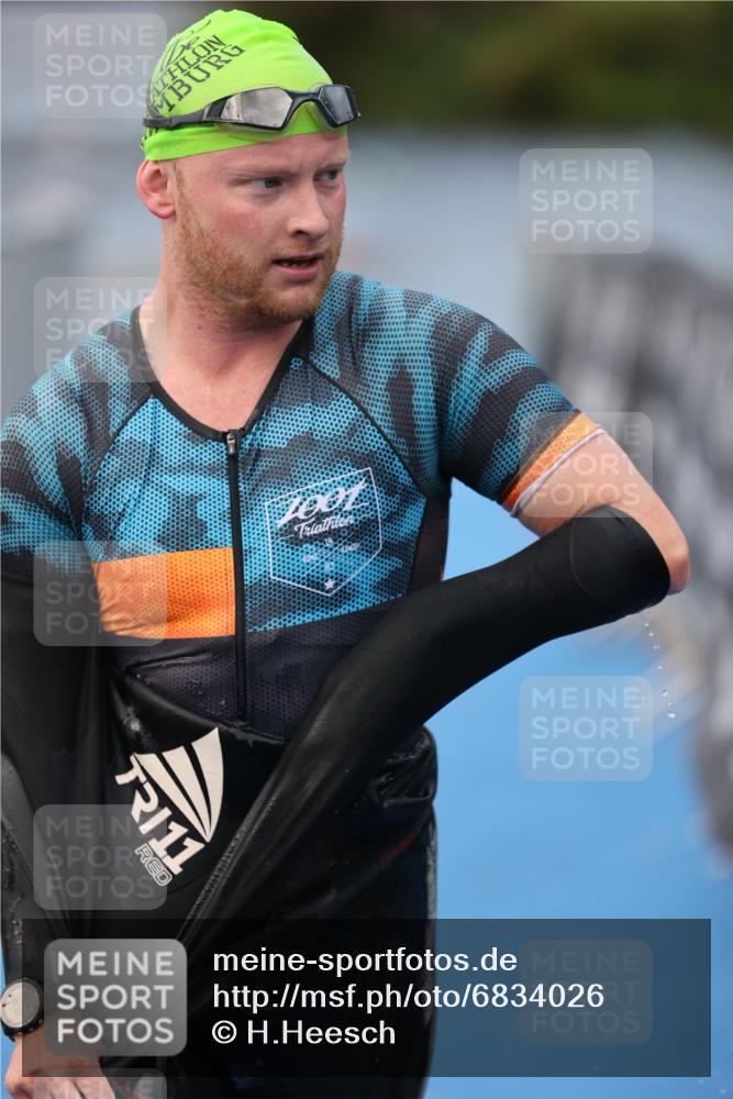 25.08.2024 - Elbe Triathlon Hamburg H.Heesch http://msf.ph/oto/6834026 25.08.2024 08:33:44 Schwimmen 33, 60, 61, 69 meine-sportfotos.de