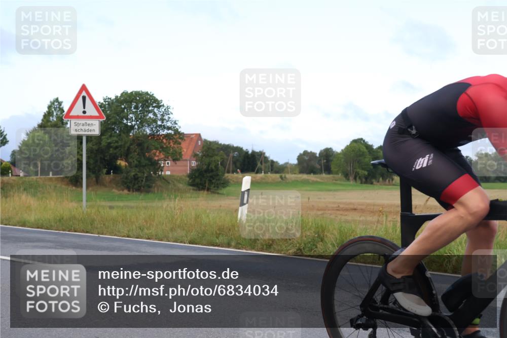 25.08.2024 - Elbe Triathlon Hamburg Fuchs,  Jonas http://msf.ph/oto/6834034 25.08.2024 08:38:02 Radfahren 82 meine-sportfotos.de