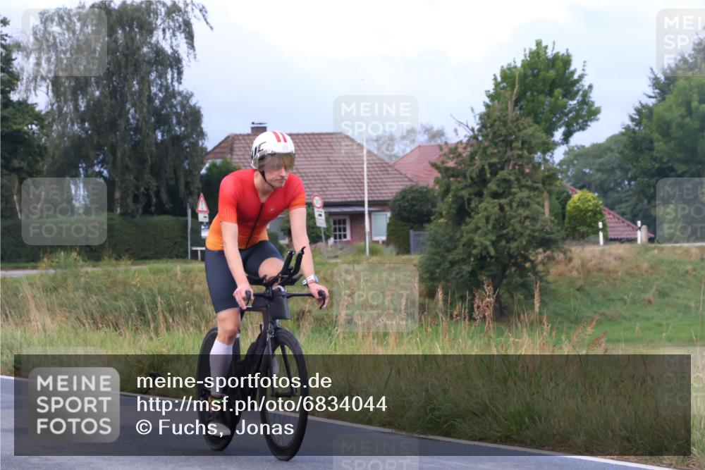 25.08.2024 - Elbe Triathlon Hamburg Fuchs,  Jonas http://msf.ph/oto/6834044 25.08.2024 08:38:20 Radfahren 68 meine-sportfotos.de