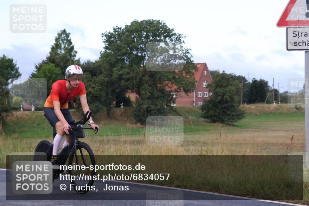 25.08.2024 - Elbe Triathlon Hamburg Fuchs,  Jonas http://msf.ph/oto/6834057 25.08.2024 08:38:20 Radfahren 68 meine-sportfotos.de