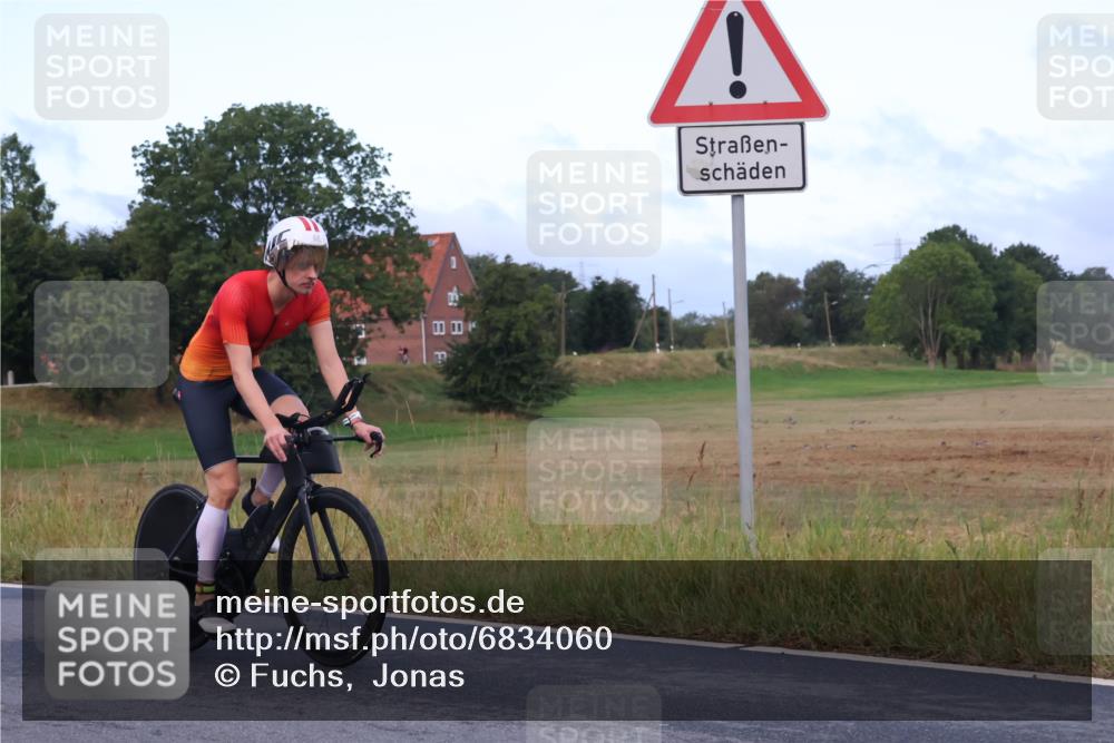 25.08.2024 - Elbe Triathlon Hamburg Fuchs,  Jonas http://msf.ph/oto/6834060 25.08.2024 08:38:20 Radfahren 68 meine-sportfotos.de