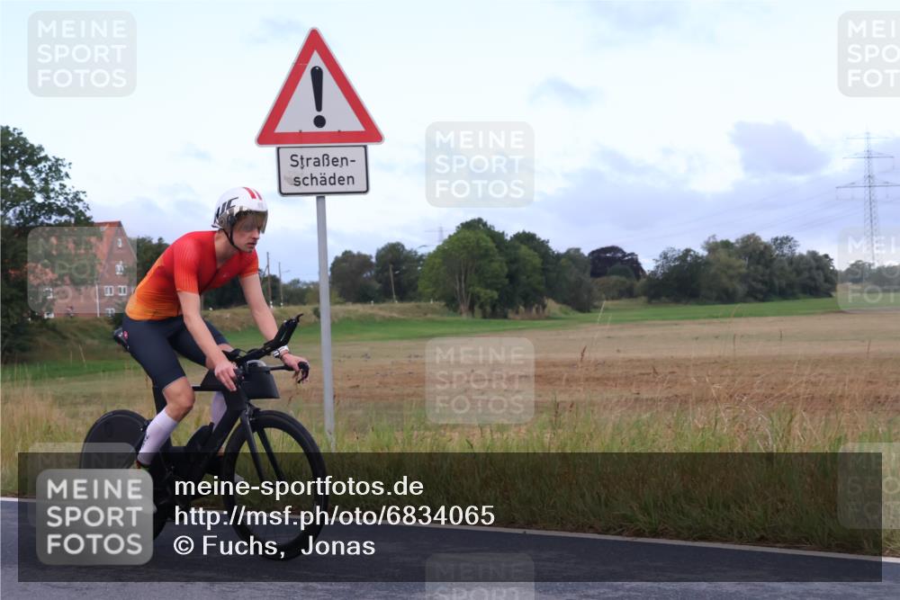 25.08.2024 - Elbe Triathlon Hamburg Fuchs,  Jonas http://msf.ph/oto/6834065 25.08.2024 08:38:20 Radfahren 68 meine-sportfotos.de