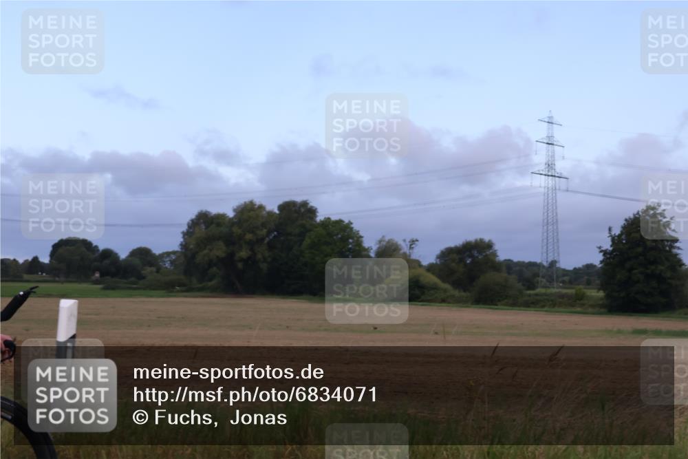 25.08.2024 - Elbe Triathlon Hamburg Fuchs,  Jonas http://msf.ph/oto/6834071 25.08.2024 08:38:21 Radfahren 68 meine-sportfotos.de