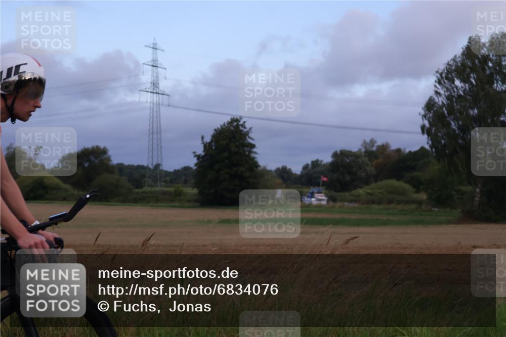 25.08.2024 - Elbe Triathlon Hamburg Fuchs,  Jonas http://msf.ph/oto/6834076 25.08.2024 08:38:21 Radfahren 68 meine-sportfotos.de