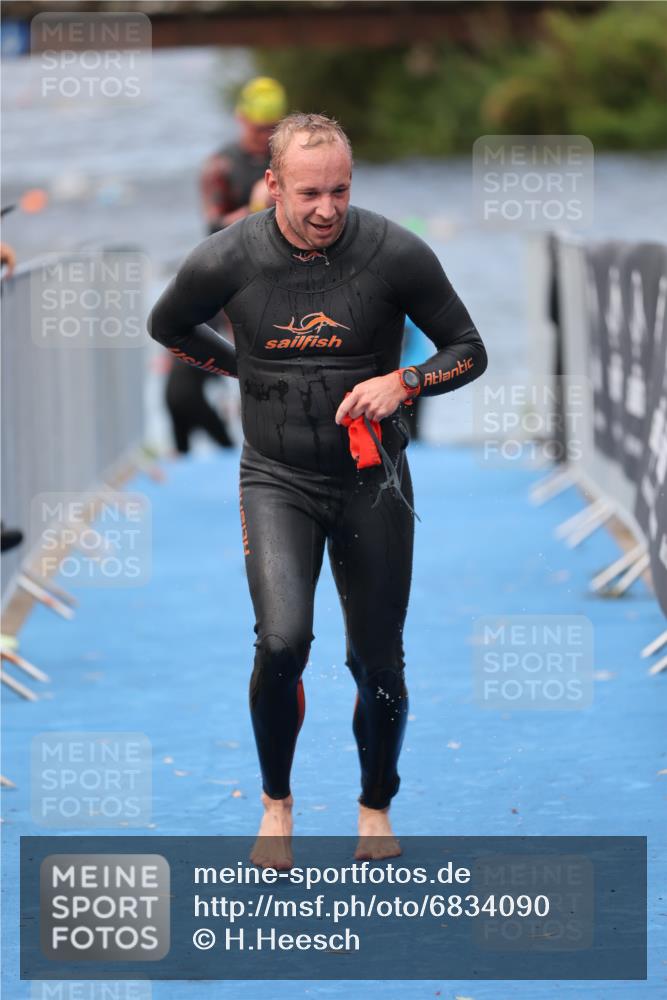 25.08.2024 - Elbe Triathlon Hamburg H.Heesch http://msf.ph/oto/6834090 25.08.2024 08:33:51 Schwimmen 33, 61, 69 meine-sportfotos.de