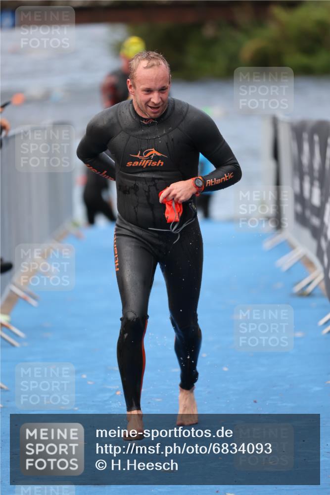 25.08.2024 - Elbe Triathlon Hamburg H.Heesch http://msf.ph/oto/6834093 25.08.2024 08:33:51 Schwimmen 33, 61, 69 meine-sportfotos.de