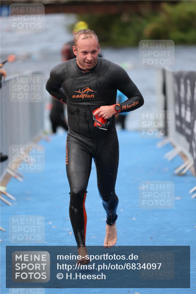 25.08.2024 - Elbe Triathlon Hamburg H.Heesch http://msf.ph/oto/6834097 25.08.2024 08:33:51 Schwimmen 33, 61, 69 meine-sportfotos.de