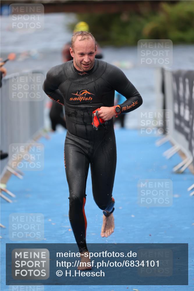 25.08.2024 - Elbe Triathlon Hamburg H.Heesch http://msf.ph/oto/6834101 25.08.2024 08:33:51 Schwimmen 33, 61, 69 meine-sportfotos.de