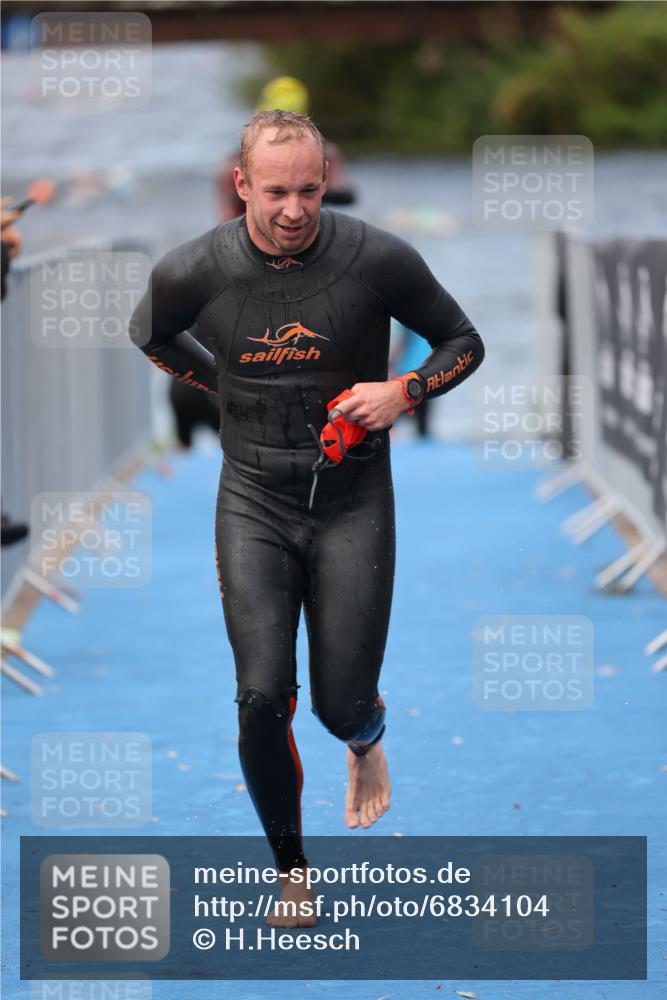 25.08.2024 - Elbe Triathlon Hamburg H.Heesch http://msf.ph/oto/6834104 25.08.2024 08:33:51 Schwimmen 33, 61, 69 meine-sportfotos.de