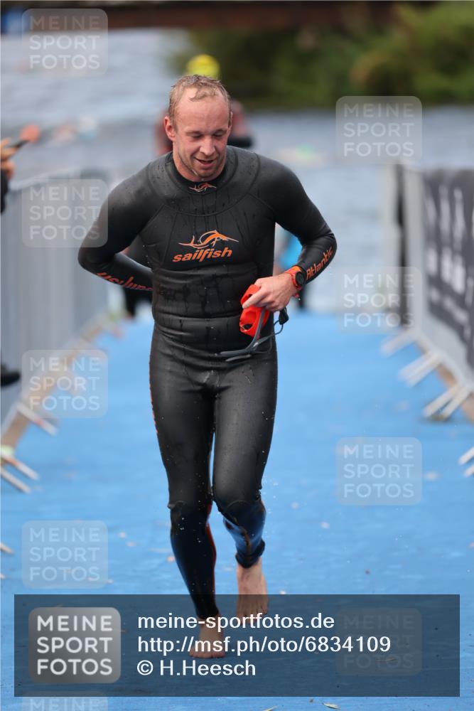 25.08.2024 - Elbe Triathlon Hamburg H.Heesch http://msf.ph/oto/6834109 25.08.2024 08:33:51 Schwimmen 33, 61, 69 meine-sportfotos.de