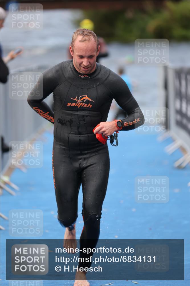 25.08.2024 - Elbe Triathlon Hamburg H.Heesch http://msf.ph/oto/6834131 25.08.2024 08:33:52 Schwimmen 33, 61, 64, 69, 86 meine-sportfotos.de