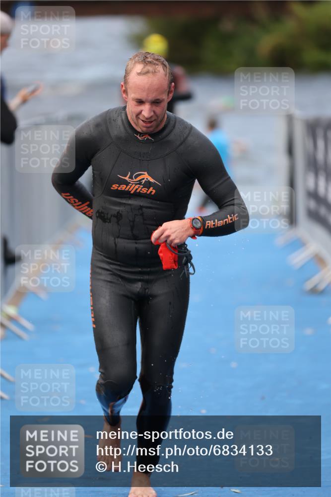 25.08.2024 - Elbe Triathlon Hamburg H.Heesch http://msf.ph/oto/6834133 25.08.2024 08:33:52 Schwimmen 33, 61, 64, 69, 86 meine-sportfotos.de