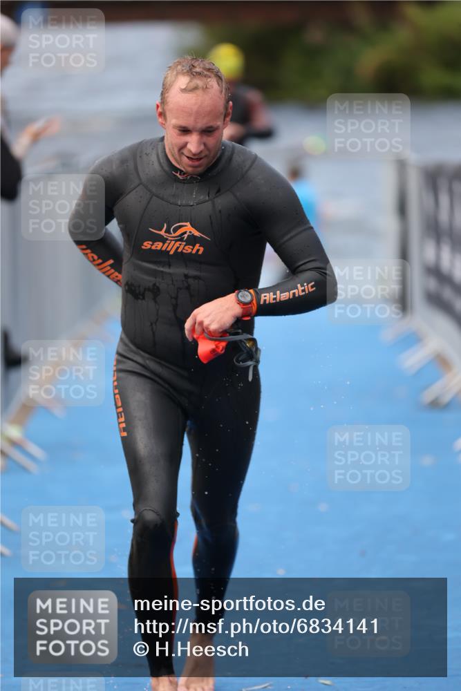 25.08.2024 - Elbe Triathlon Hamburg H.Heesch http://msf.ph/oto/6834141 25.08.2024 08:33:52 Schwimmen 33, 61, 64, 69, 86 meine-sportfotos.de