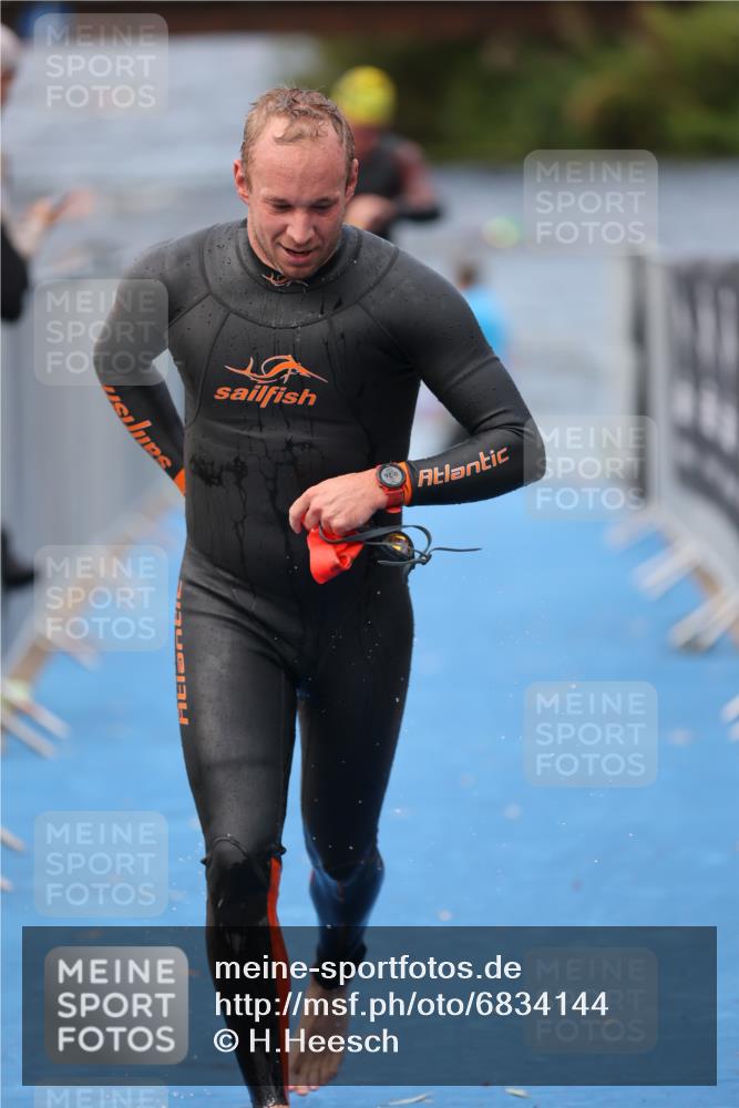 25.08.2024 - Elbe Triathlon Hamburg H.Heesch http://msf.ph/oto/6834144 25.08.2024 08:33:52 Schwimmen 33, 61, 64, 69, 86 meine-sportfotos.de