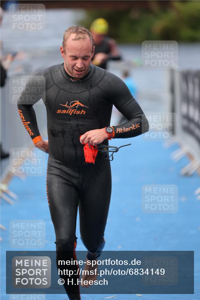 25.08.2024 - Elbe Triathlon Hamburg H.Heesch http://msf.ph/oto/6834149 25.08.2024 08:33:52 Schwimmen 33, 61, 64, 69, 86 meine-sportfotos.de