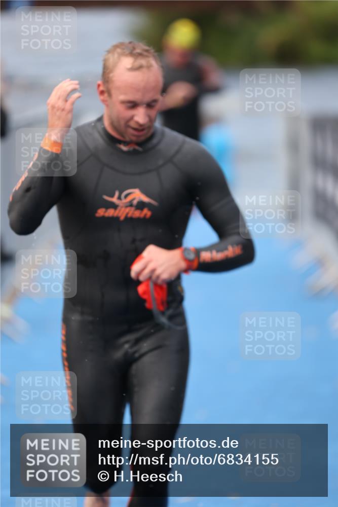 25.08.2024 - Elbe Triathlon Hamburg H.Heesch http://msf.ph/oto/6834155 25.08.2024 08:33:52 Schwimmen 33, 61, 64, 69, 86 meine-sportfotos.de