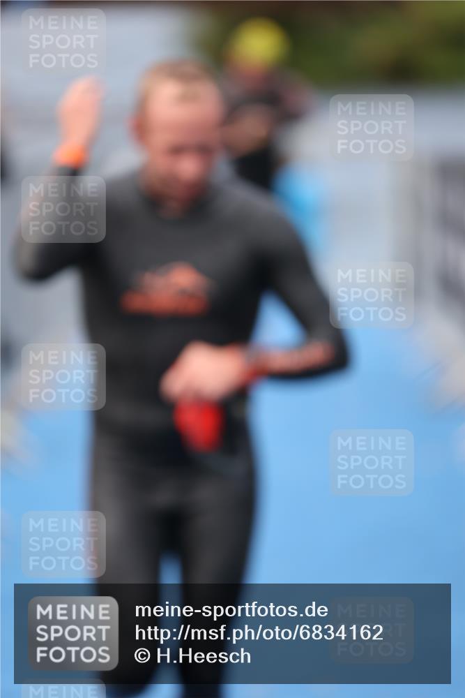 25.08.2024 - Elbe Triathlon Hamburg H.Heesch http://msf.ph/oto/6834162 25.08.2024 08:33:52 Schwimmen 33, 61, 64, 69, 86 meine-sportfotos.de