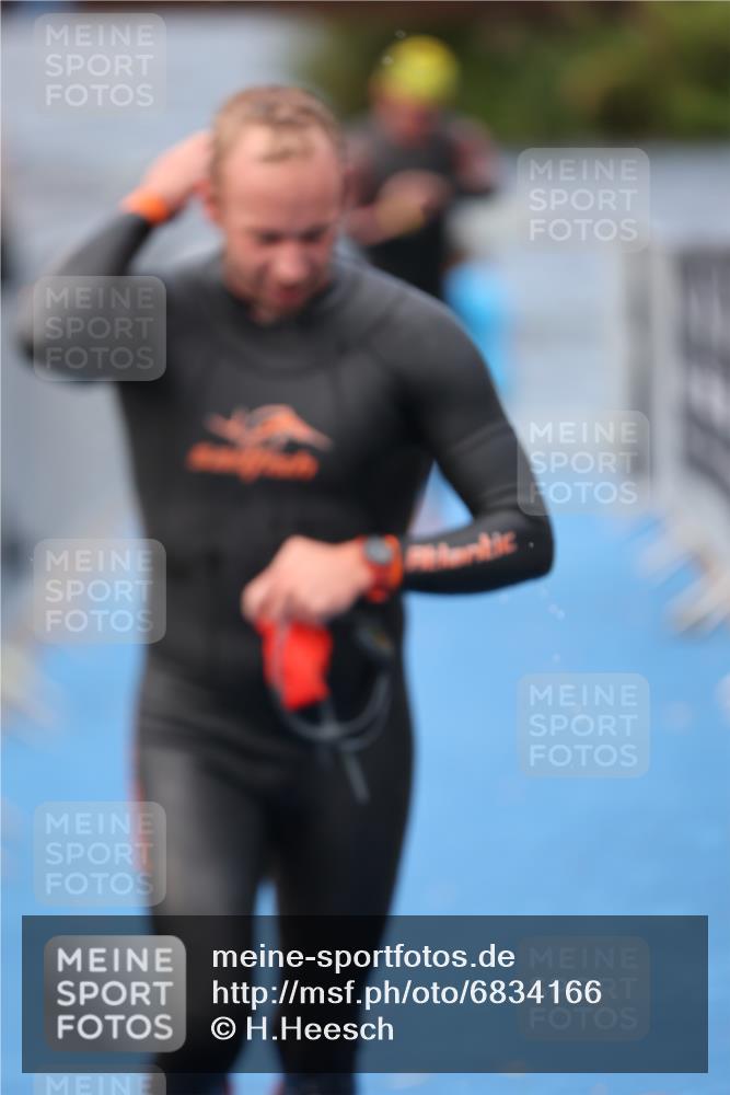25.08.2024 - Elbe Triathlon Hamburg H.Heesch http://msf.ph/oto/6834166 25.08.2024 08:33:52 Schwimmen 33, 61, 64, 69, 86 meine-sportfotos.de