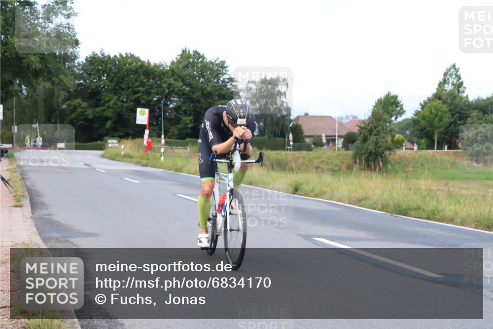 25.08.2024 - Elbe Triathlon Hamburg Fuchs,  Jonas http://msf.ph/oto/6834170 25.08.2024 08:38:51 Radfahren 37 meine-sportfotos.de