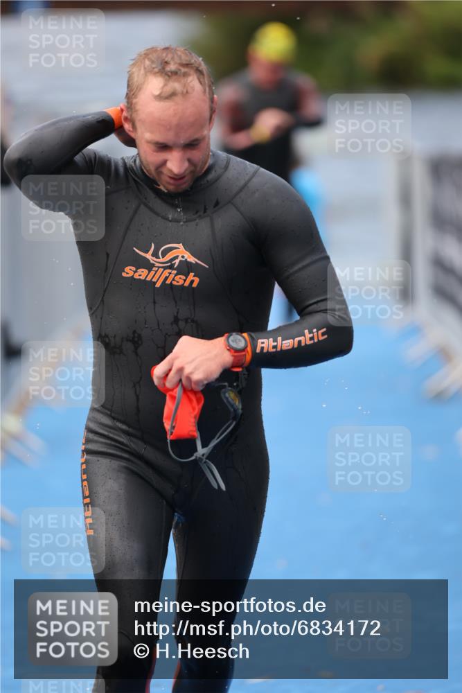 25.08.2024 - Elbe Triathlon Hamburg H.Heesch http://msf.ph/oto/6834172 25.08.2024 08:33:52 Schwimmen 33, 61, 64, 69, 86 meine-sportfotos.de