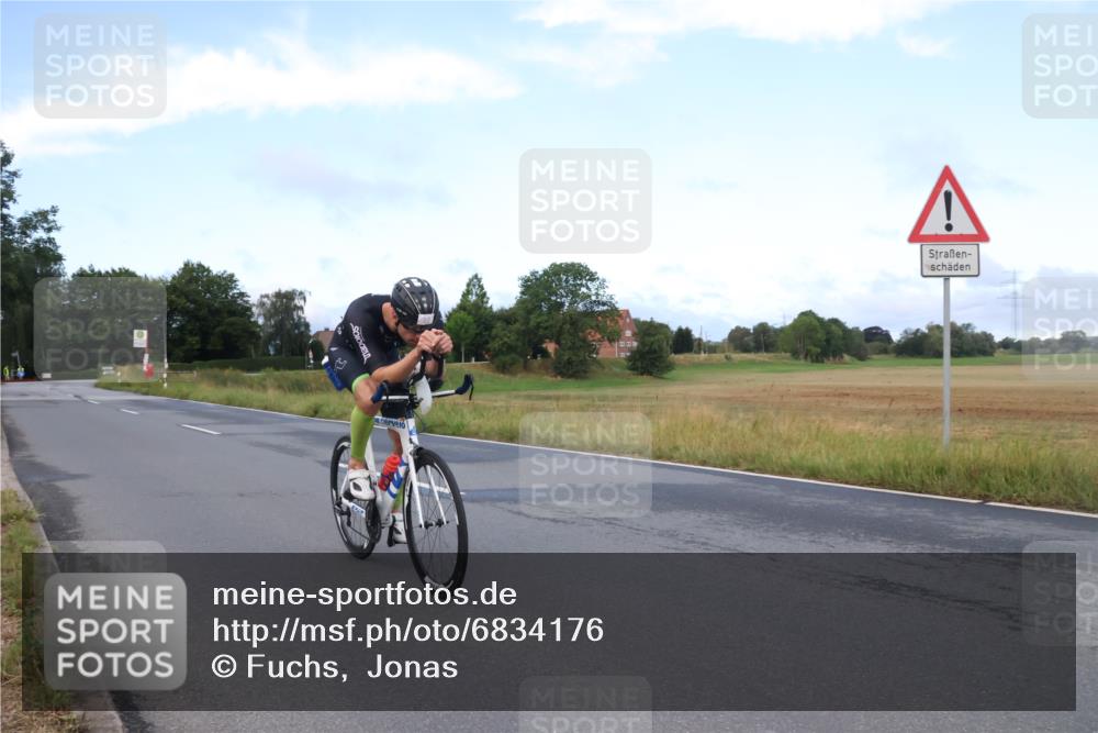 25.08.2024 - Elbe Triathlon Hamburg Fuchs,  Jonas http://msf.ph/oto/6834176 25.08.2024 08:38:51 Radfahren 37 meine-sportfotos.de