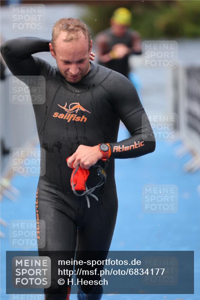 25.08.2024 - Elbe Triathlon Hamburg H.Heesch http://msf.ph/oto/6834177 25.08.2024 08:33:52 Schwimmen 33, 61, 64, 69, 86 meine-sportfotos.de