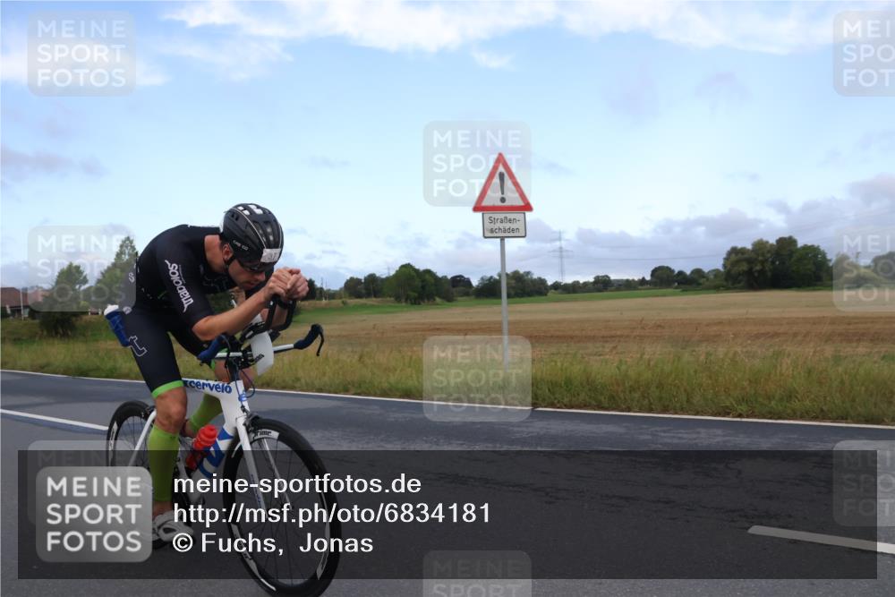 25.08.2024 - Elbe Triathlon Hamburg Fuchs,  Jonas http://msf.ph/oto/6834181 25.08.2024 08:38:51 Radfahren 37 meine-sportfotos.de