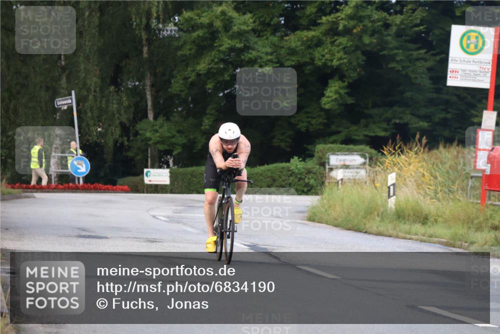 25.08.2024 - Elbe Triathlon Hamburg Fuchs,  Jonas http://msf.ph/oto/6834190 25.08.2024 08:39:29 Radfahren 38 meine-sportfotos.de