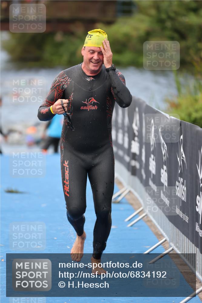 25.08.2024 - Elbe Triathlon Hamburg H.Heesch http://msf.ph/oto/6834192 25.08.2024 08:33:55 Schwimmen 33, 61, 64, 69, 86 meine-sportfotos.de