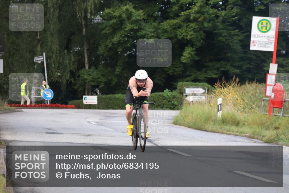 25.08.2024 - Elbe Triathlon Hamburg Fuchs,  Jonas http://msf.ph/oto/6834195 25.08.2024 08:39:29 Radfahren 38 meine-sportfotos.de