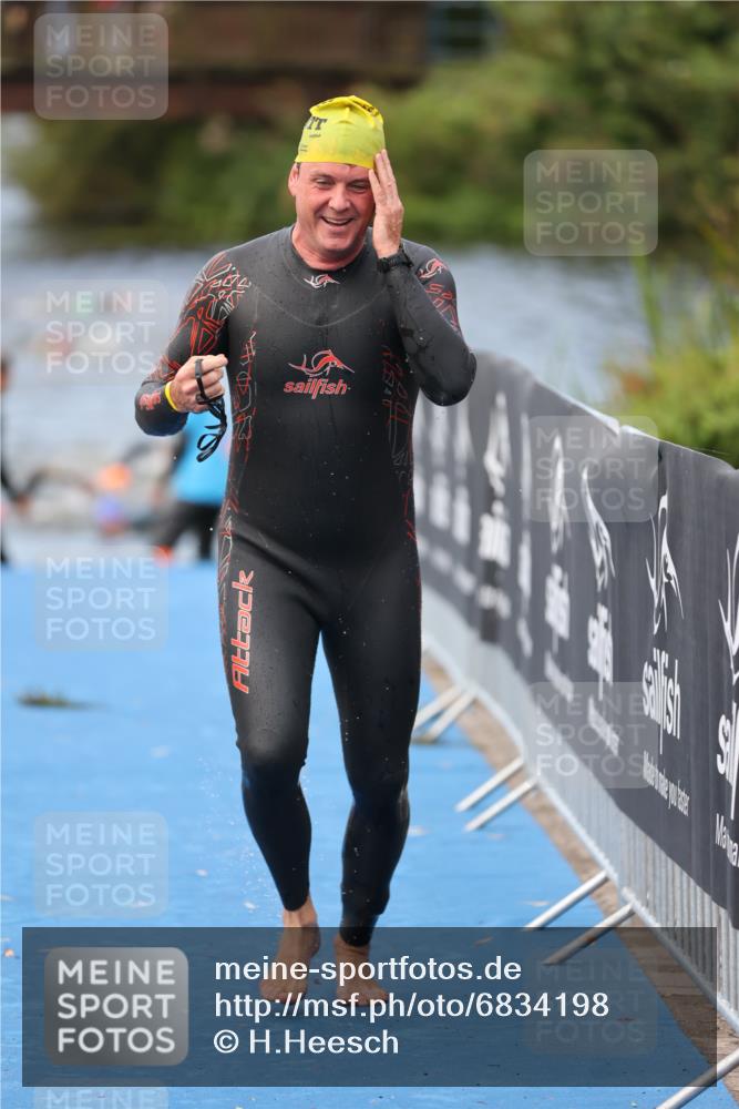 25.08.2024 - Elbe Triathlon Hamburg H.Heesch http://msf.ph/oto/6834198 25.08.2024 08:33:55 Schwimmen 33, 61, 64, 69, 86 meine-sportfotos.de