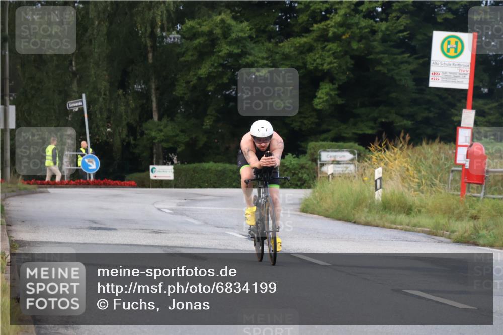 25.08.2024 - Elbe Triathlon Hamburg Fuchs,  Jonas http://msf.ph/oto/6834199 25.08.2024 08:39:29 Radfahren 38 meine-sportfotos.de