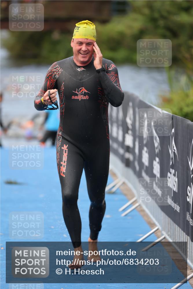 25.08.2024 - Elbe Triathlon Hamburg H.Heesch http://msf.ph/oto/6834203 25.08.2024 08:33:55 Schwimmen 33, 61, 64, 69, 86 meine-sportfotos.de
