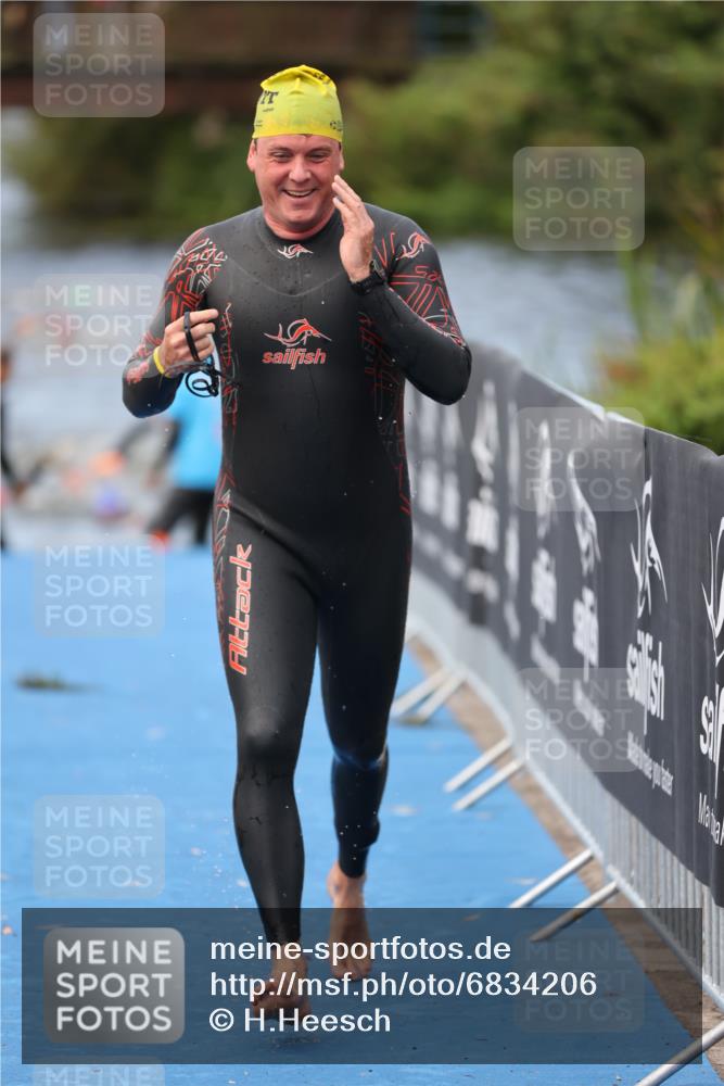 25.08.2024 - Elbe Triathlon Hamburg H.Heesch http://msf.ph/oto/6834206 25.08.2024 08:33:55 Schwimmen 33, 61, 64, 69, 86 meine-sportfotos.de