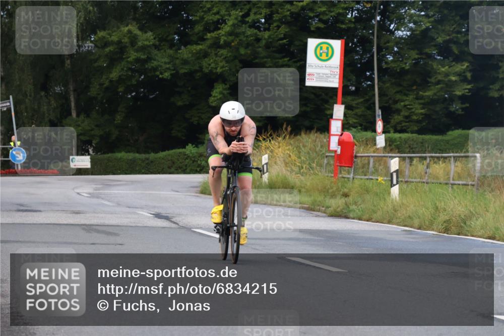 25.08.2024 - Elbe Triathlon Hamburg Fuchs,  Jonas http://msf.ph/oto/6834215 25.08.2024 08:39:30 Radfahren 38 meine-sportfotos.de