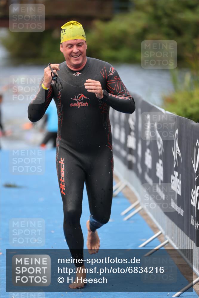 25.08.2024 - Elbe Triathlon Hamburg H.Heesch http://msf.ph/oto/6834216 25.08.2024 08:33:55 Schwimmen 33, 61, 64, 69, 86 meine-sportfotos.de