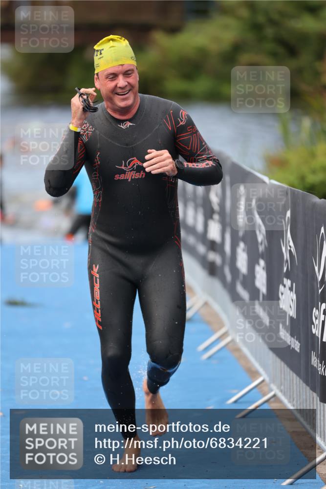 25.08.2024 - Elbe Triathlon Hamburg H.Heesch http://msf.ph/oto/6834221 25.08.2024 08:33:55 Schwimmen 33, 61, 64, 69, 86 meine-sportfotos.de