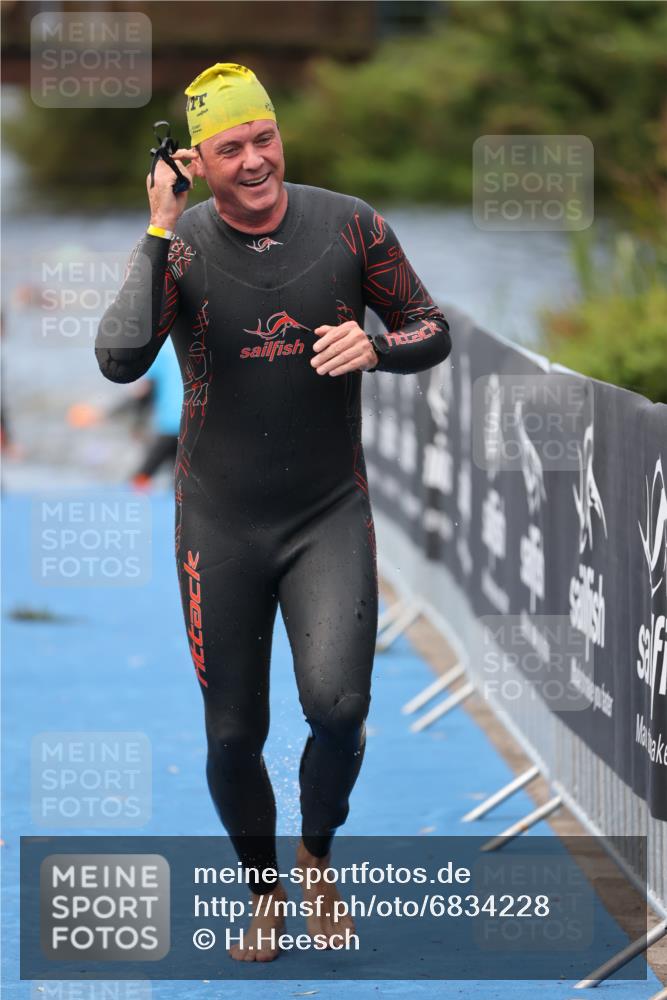 25.08.2024 - Elbe Triathlon Hamburg H.Heesch http://msf.ph/oto/6834228 25.08.2024 08:33:55 Schwimmen 33, 61, 64, 69, 86 meine-sportfotos.de
