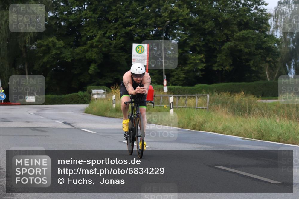 25.08.2024 - Elbe Triathlon Hamburg Fuchs,  Jonas http://msf.ph/oto/6834229 25.08.2024 08:39:30 Radfahren 38 meine-sportfotos.de