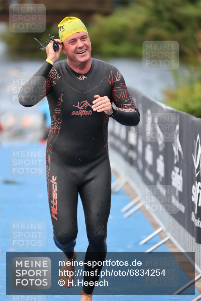 25.08.2024 - Elbe Triathlon Hamburg H.Heesch http://msf.ph/oto/6834254 25.08.2024 08:33:56 Schwimmen 33, 52, 61, 64, 69, 86 meine-sportfotos.de