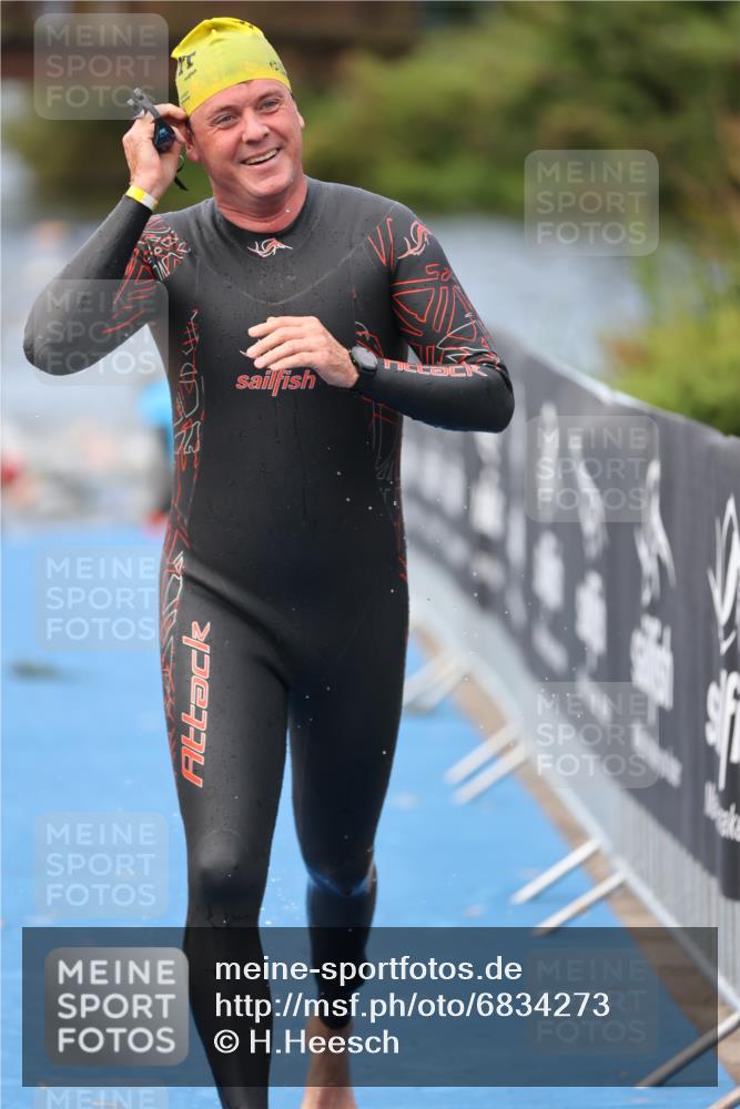 25.08.2024 - Elbe Triathlon Hamburg H.Heesch http://msf.ph/oto/6834273 25.08.2024 08:33:56 Schwimmen 33, 52, 61, 64, 69, 86 meine-sportfotos.de