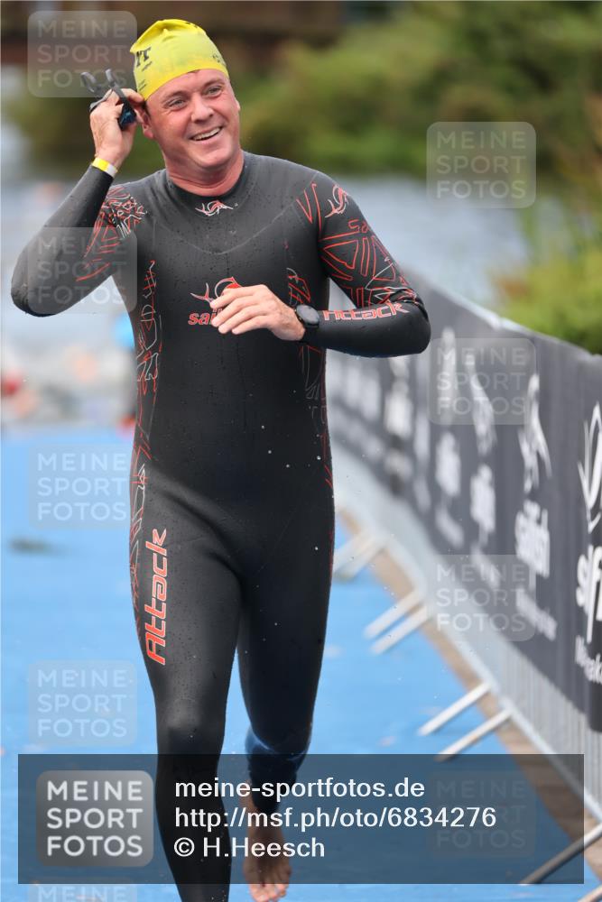 25.08.2024 - Elbe Triathlon Hamburg H.Heesch http://msf.ph/oto/6834276 25.08.2024 08:33:56 Schwimmen 33, 52, 61, 64, 69, 86 meine-sportfotos.de