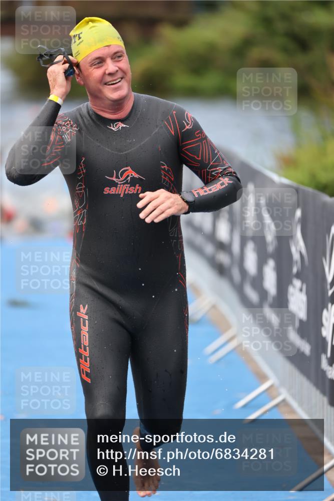 25.08.2024 - Elbe Triathlon Hamburg H.Heesch http://msf.ph/oto/6834281 25.08.2024 08:33:56 Schwimmen 33, 52, 61, 64, 69, 86 meine-sportfotos.de