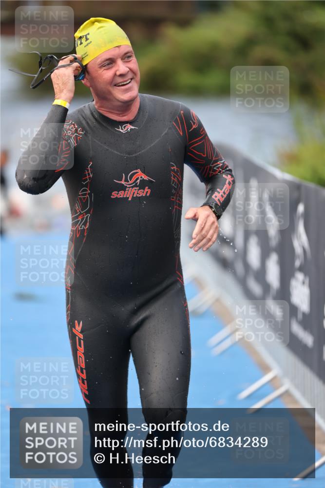 25.08.2024 - Elbe Triathlon Hamburg H.Heesch http://msf.ph/oto/6834289 25.08.2024 08:33:56 Schwimmen 33, 52, 61, 64, 69, 86 meine-sportfotos.de