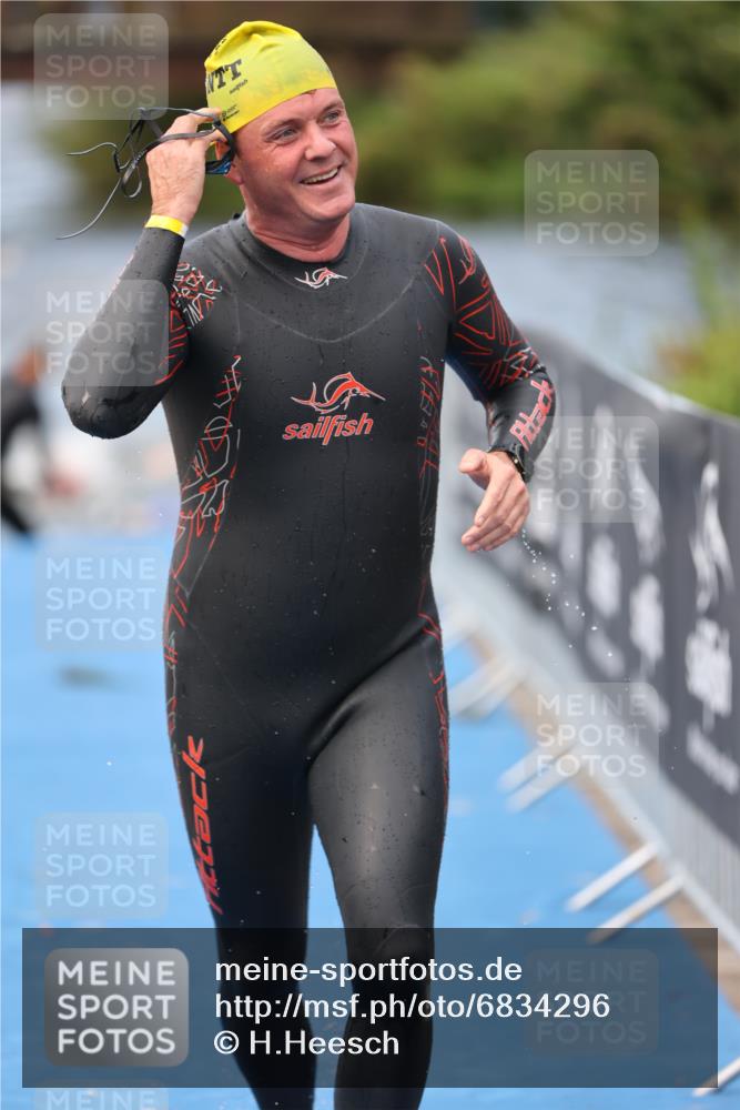 25.08.2024 - Elbe Triathlon Hamburg H.Heesch http://msf.ph/oto/6834296 25.08.2024 08:33:56 Schwimmen 33, 52, 61, 64, 69, 86 meine-sportfotos.de