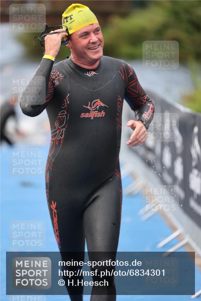 25.08.2024 - Elbe Triathlon Hamburg H.Heesch http://msf.ph/oto/6834301 25.08.2024 08:33:56 Schwimmen 33, 52, 61, 64, 69, 86 meine-sportfotos.de