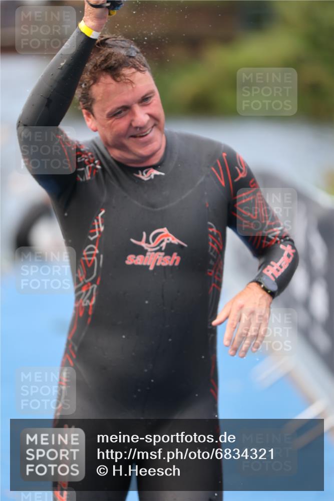 25.08.2024 - Elbe Triathlon Hamburg H.Heesch http://msf.ph/oto/6834321 25.08.2024 08:33:57 Schwimmen 33, 52, 61, 64, 69, 86 meine-sportfotos.de