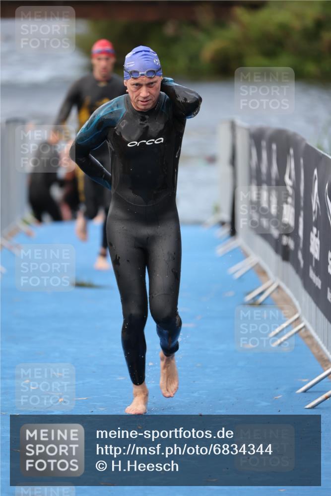 25.08.2024 - Elbe Triathlon Hamburg H.Heesch http://msf.ph/oto/6834344 25.08.2024 08:34:08 Schwimmen 35, 52, 55, 58, 61, 64, 69, 86 meine-sportfotos.de